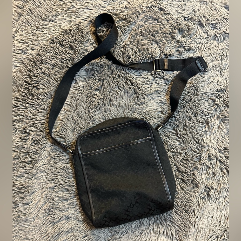 Coach Signature Crossbody Bag Like New Mens/womems - Picture 3 of 9